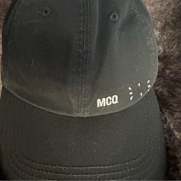 MCQ Black Cap - Picture 5 of 7